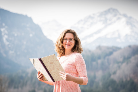 Von Herzen Reden - Freie Rednerin Lina Vollmar, Trauredner · Theologen Ottobeuren, Kontaktbild Von Herzen Reden - Freie Rednerin Lina Vollmar, Trauredner · Theologen Ottobeuren, Kontaktbild