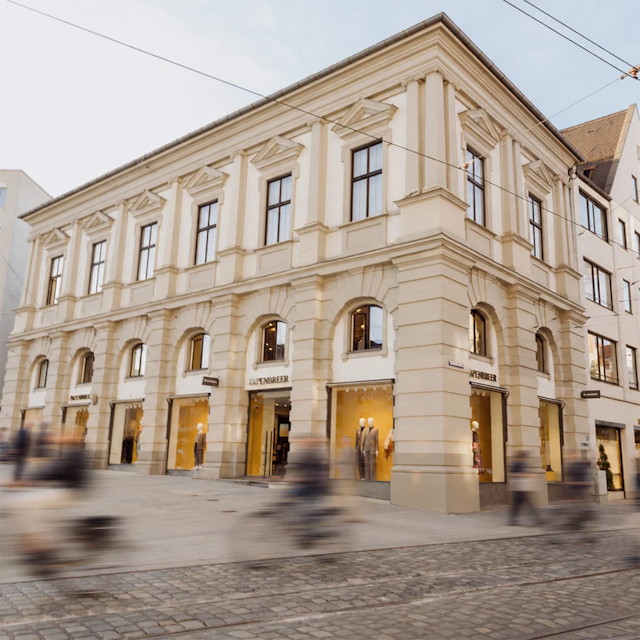 Papenbreer Herrenmoden, Brautmode · Hochzeitsanzug Augsburg, Kontaktbild Papenbreer Herrenmoden, Brautmode · Hochzeitsanzug Augsburg, Kontaktbild