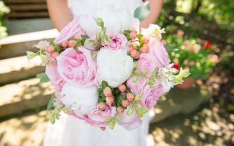 Brautstrauß-Ideen für Hochzeiten im Frühling und Sommer Bild 1